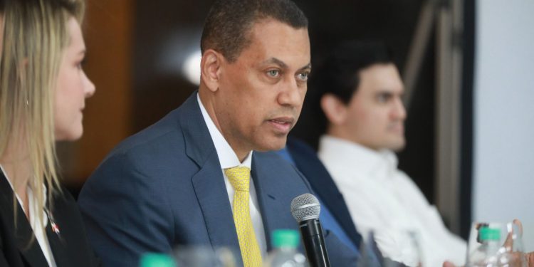 Indotel inicia entrega de cajas convertidoras para la Televisión Terrestre Digital en región norte