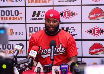 Escogido toma delantera en serie final de la LIDOM; vence a los Tigres del Licey 6 por 0