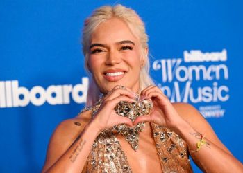 Karol G anuncia una gala benéfica en Miami para apoyar a que mujeres persigan sus sueños