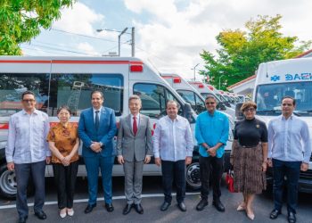 China dona 150 ambulancias a las autoridades de República Dominicana