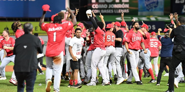 Leones del Escogido se imponen y logran su corona 17; van pa´la Serie del Caribe