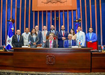 Alexis Victoria coordina recibimiento de delegación de senadores de Massachusetts en el Senado