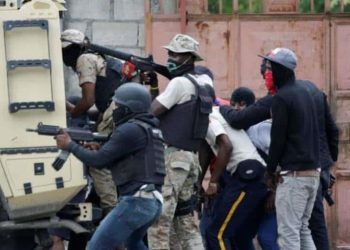 Policía haitiana golpea banda en su bastión y recupera áreas