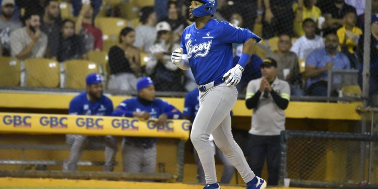 Tigres del Licey blanquea a las Águilas; Escogido se la aplica las Estrellas