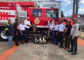 Cuerpo de Bomberos de El Factor recibe donación de equipos de respiración autónoma