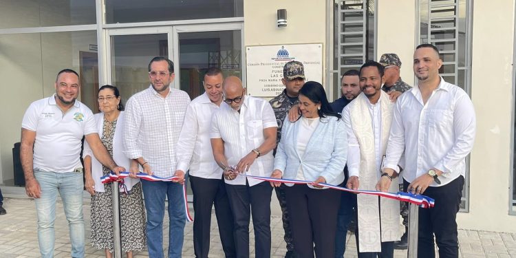 Gobierno y Ayuntamiento de Las Gordas inauguran modernas funerarias en Mata Bonita y Las Gordas