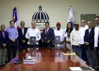 Agricultura, agroindustriales y productores firman acuerdo; establecen compromisos y meidadas sanitarias