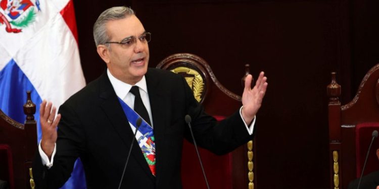 Abinader resalta crecimiento del empleo, mejoras salariales y sectores de mayor valor agregado