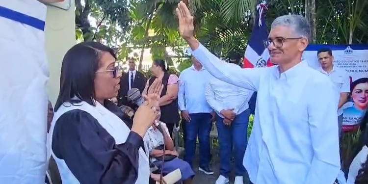 Alfredo Burgos Naveo asume como nuevo director del Distrito Escolar 14-03 de Río San Juan