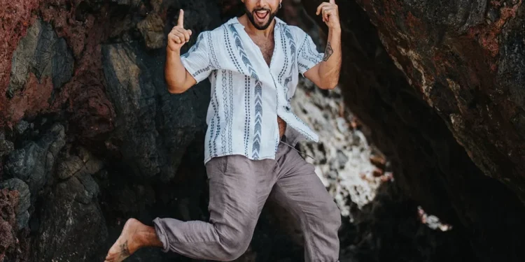 Artista chileno David Deflores se promueve en RD con “Agüita de Coco”