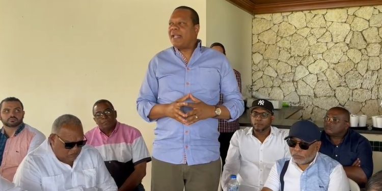 Eddy Alcántara instruye a sus dirigentes a formalizar ingreso al PRM para fortalecer la organización