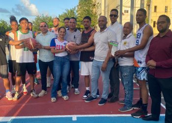 Ayuntamiento de Nagua entrega remozada cancha 3×3 en Las 40