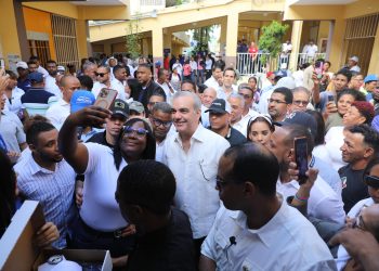 Abinader lanza «El Gobierno Contigo»; busca resolver problemas puntuales planteados por comunidades.