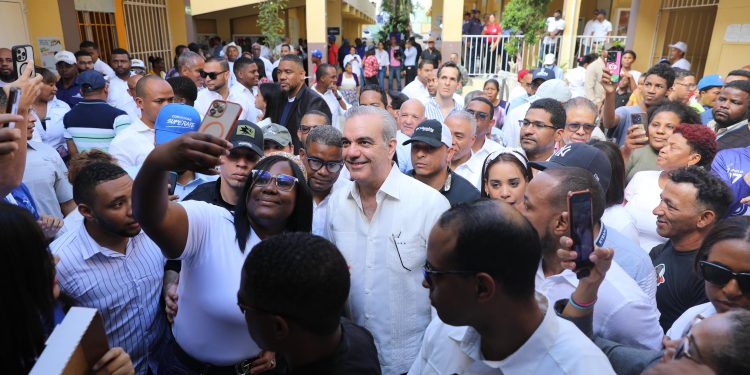 Abinader lanza «El Gobierno Contigo»; busca resolver problemas puntuales planteados por comunidades.