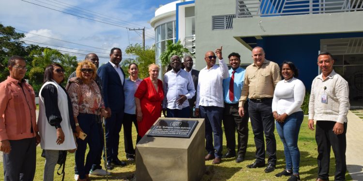 Wellington Lewis Anderson es honrado en Nagua por su legado educativo en su 92 cumpleaños