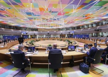 Unión Europea acuerda un plan para el rearme; apoya a Ucrania