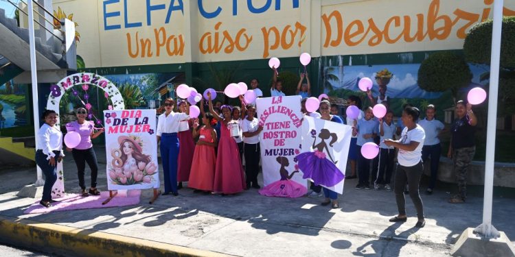 Escuela Carmen Oneida Cruz Eduardo conmemora el Día Internacional de la Mujer con actividades cívicas y educativas en El Factor