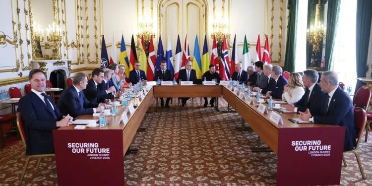 Londres y París lanzan plan UE garantice seguridad de Ucrania