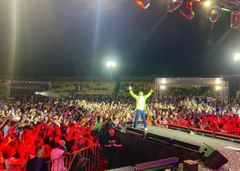 Héctor Acosta lleva concierto «Gracias Dominicanos» a Azua