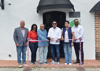 Ministro Kelvin Cruz entrega remozadas oficinas de la Asociación de Cronistas Deportivos