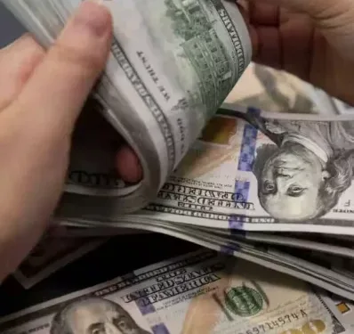 Tasa del dólar mantiene tendencia a la baja en principales entidades financieras del país