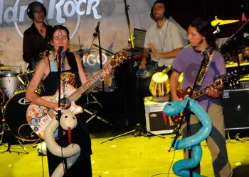 Aterciopelados lanza álbum ‘Genes Rebeldes’; hace homenaje a Cerati y fusión de sonidos alternativos