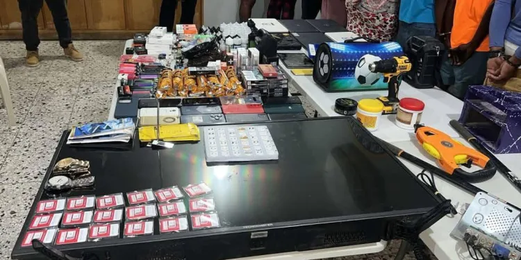 Policía recupera arma y otros objetos robados en Nagua; desarticulan red delictiva de “Franklin La Gata”