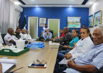 Alcalde Junior Peralta encabeza reunión para coordinar operativo de Semana Santa en Nagua