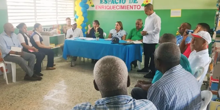 Preocupación en María Trinidad Sánchez por quema de paja de arroz y uso de drones en fumigación