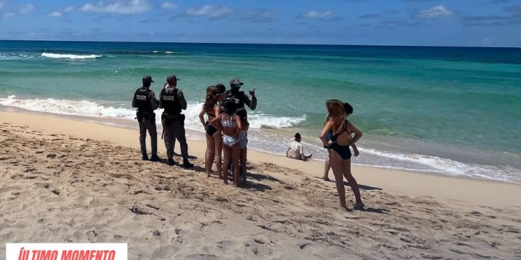 Turistas expresan inconformidad por cierre de Playa Grande en Río San Juan debido a disposiciones del COE