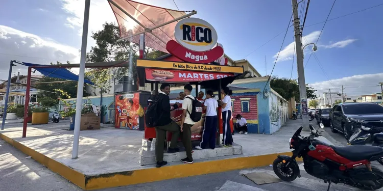 Rico Hot Dog inicia operaciones en Nagua con masiva acogida de la población
