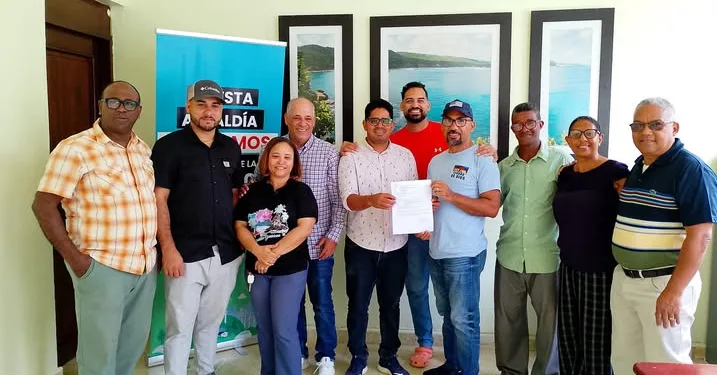 Ayuntamiento de Río San Juan dona RD$200,000 a Confraternidad de Pastores para evento religioso