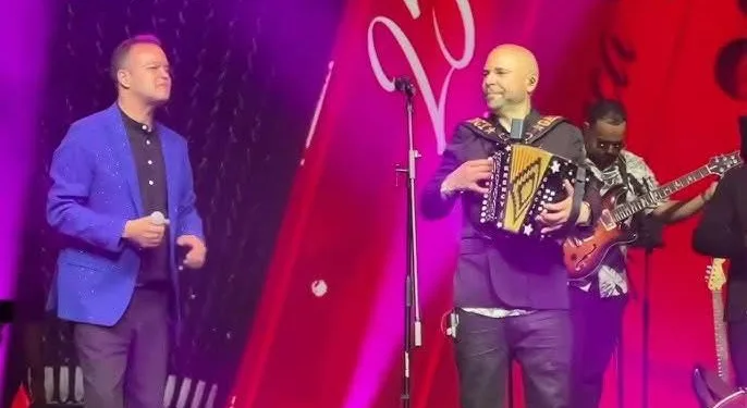 El Prodigio y Alex Bueno relanzan «Esa Mujer» en una vibrante versión típica