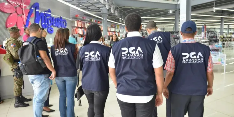 Aduanas interviene tiendas chinas por presuntas irregularidades en importaciones
