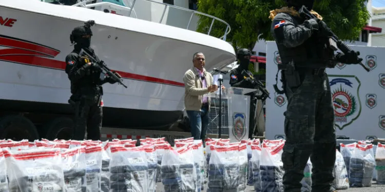 DNCD incauta 993 paquetes de cocaína en lancha atracada en Cap Cana; Boricuas y dominicano detenido