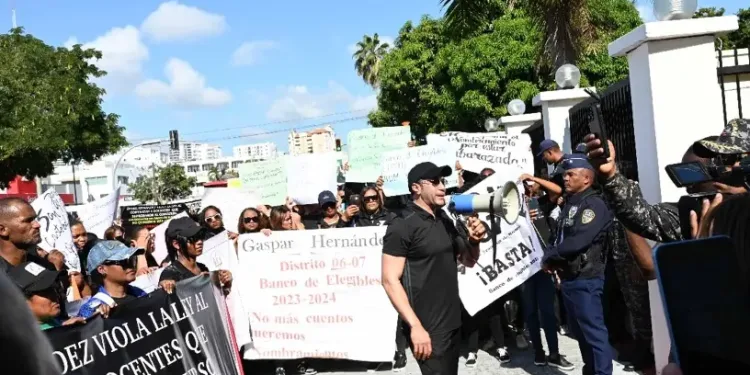 Docentes del Banco de Elegibles exigen al MINERD frenar contrataciones irregulares y respetar derechos laborales