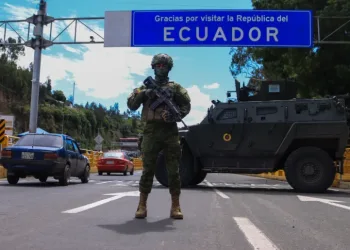 Ejército ecuatoriano refuerza frontera con Colombia y Perú previo al balotaje presidencial