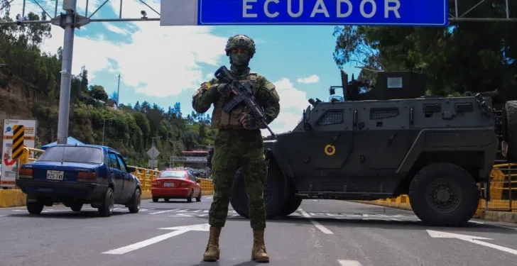 Ejército ecuatoriano refuerza frontera con Colombia y Perú previo al balotaje presidencial