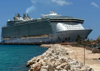Pedernales recibe por primera vez al crucero Oasis of the Seas en su puerto de Cabo Rojo