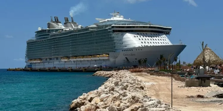 Pedernales recibe por primera vez al crucero Oasis of the Seas en su puerto de Cabo Rojo