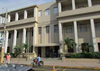Condenan a 15 años de prisión a hombre por incesto contra su hijo menor en San Cristóbal