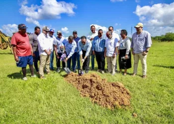 Inefi anuncia construcción varios estadios de béisbol en centros escolares de la capital