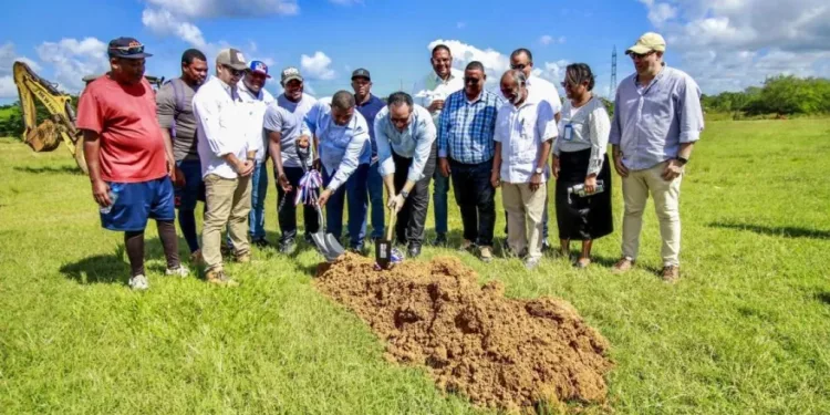 Inefi anuncia construcción varios estadios de béisbol en centros escolares de la capital