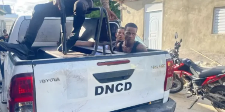 Incautan más de 3,500 gramos de drogas y capturan nueve personas en operativo en San José de Villa, Nagua
