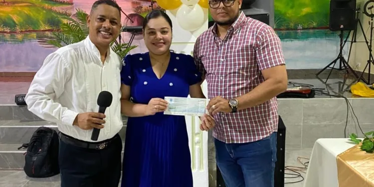 Regidor Welman Castillo dona su salario de marzo a la Iglesia Casa del Espíritu Santo en El Factor