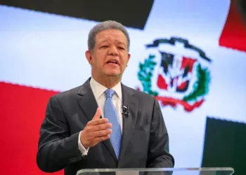 Leonel propone observatorio migratorio y aboga por solidaridad internacional con Haití desde Francia
