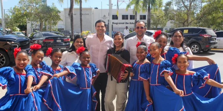 Ministro de Cultura recorre María Trinidad Sánchez en atención a las necesidades culturales de la provincia