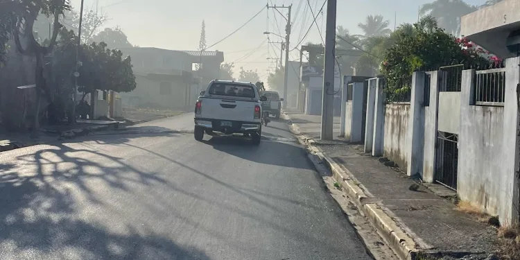 “No podemos ni dormir”: El Pozo ahogado por el humo y el abandono de Medio Ambiente