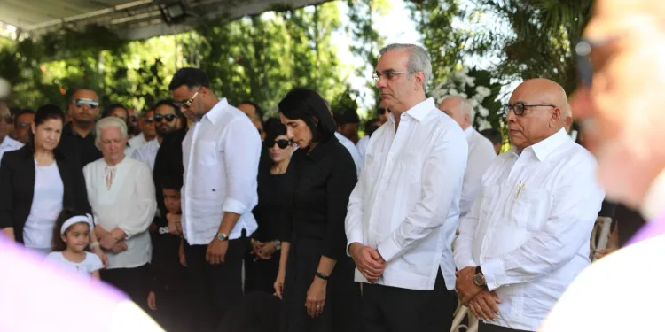 Presidente Abinader asiste a honras fúnebres de la gobernadora de Montecristi, Nelsy Cruz