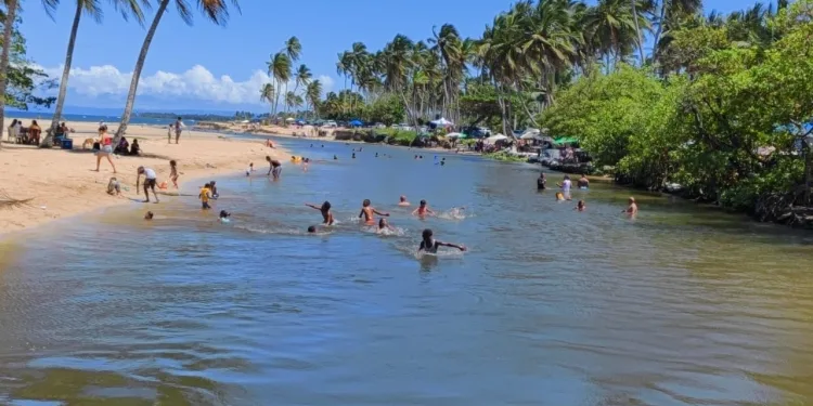 Playa Arroyo Salado entre los balnearios más visitados durante el asueto de Semana Santa en María Trinidad Sánchez
